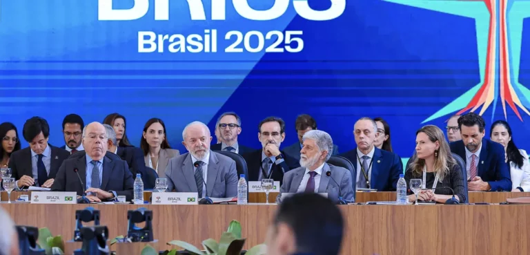 Brasil promove webinars sobre inteligência artificial e digitalização para pequenos negócios no BRICS