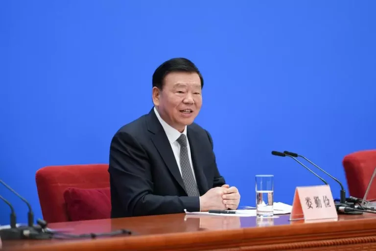 China volta a responder Trump com tarifas sobre produtos agrícolas e medidas contra 26 empresas dos EUA