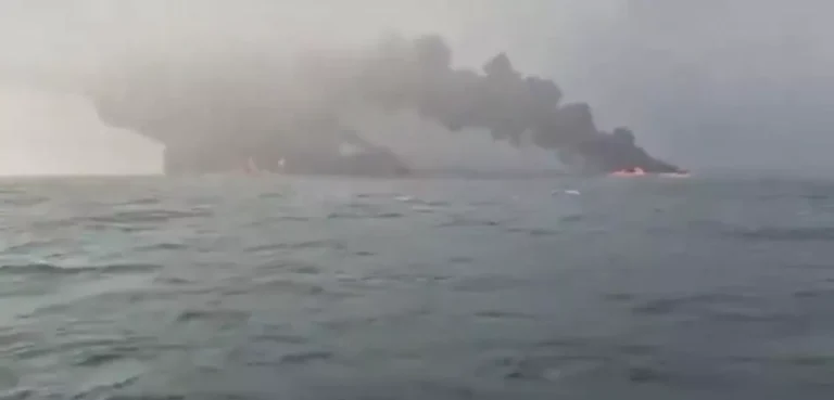 Navio-tanque militar dos EUA e porta-contêineres colidem em região próxima ao Reino Unido
