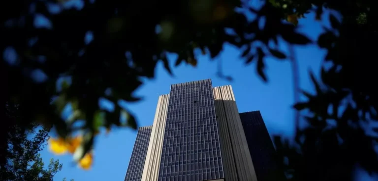 BC diz que política comercial dos EUA exige cautela de países emergentes