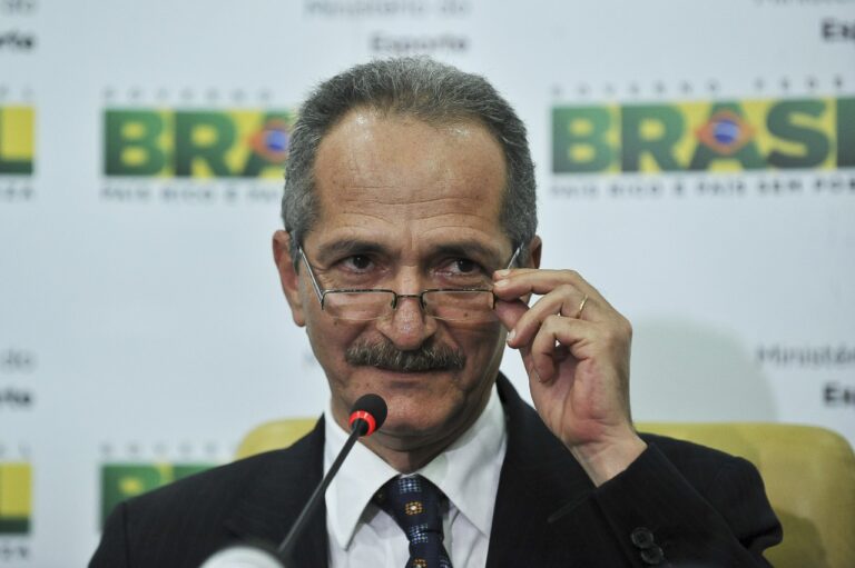 “Entre EUA e China, o Brasil precisa escolher o seu lado, que é o do Brasil”, diz Aldo Rebelo