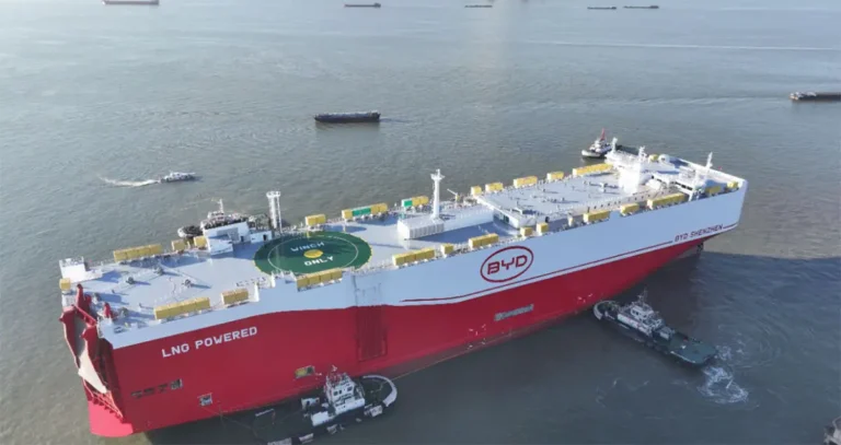 Maior navio cargueiro com capacidade para 9.200 veículos zarpará da China ao Brasil