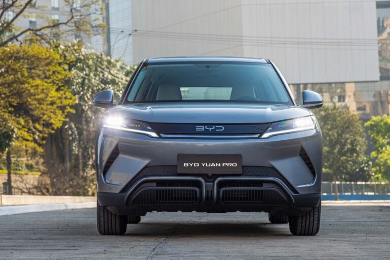 Lucro da BYD dobra no primeiro trimestre e pressiona rivais com veículos elétricos mais acessíveis