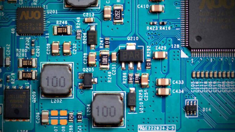 Comércio de chips norte-americanos em Shenzhen, na China, enfrenta colapso com tarifas dos EUA​