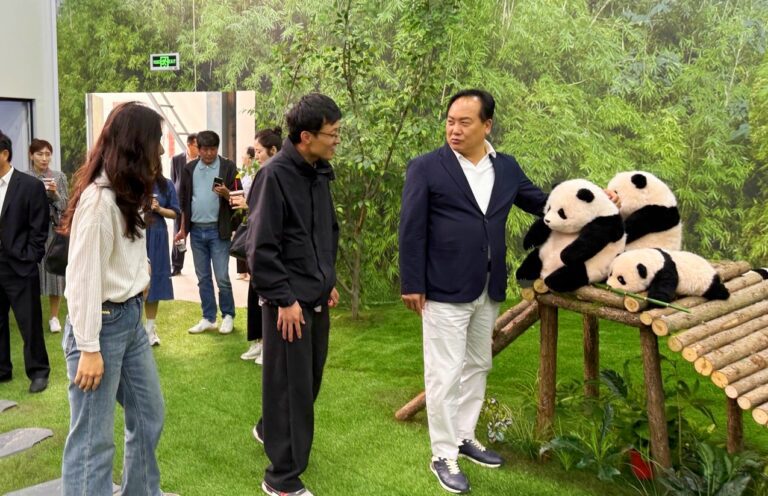Delegação sul-coreana visita a Fábrica do Panda em busca de cooperação