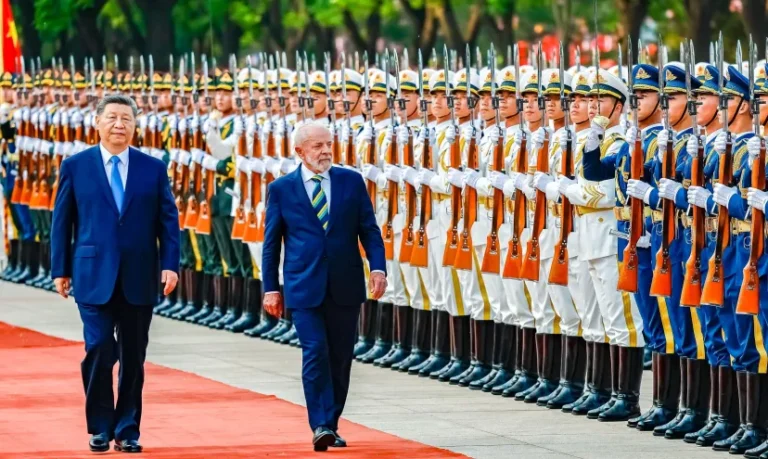 Brasil e China defendem diálogo direto para buscar a paz entre Rússia e Ucrânia