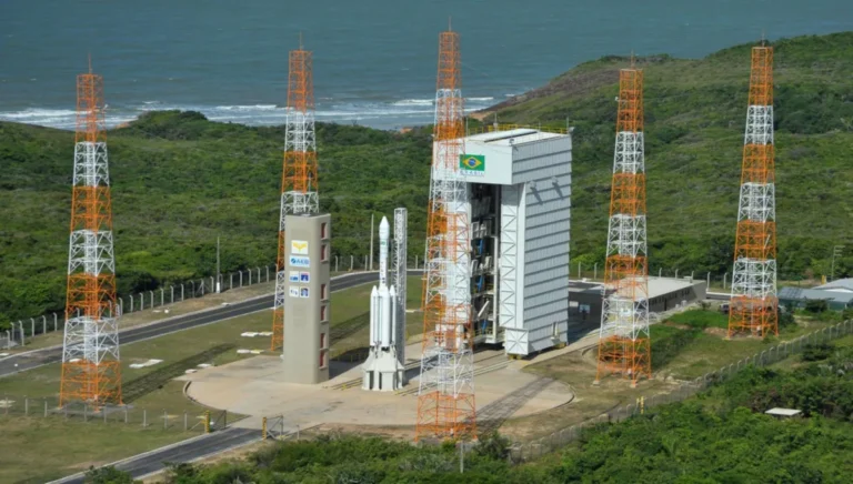 Brasil propõe parceria com a China para lançamentos de satélites a partir de Alcântara