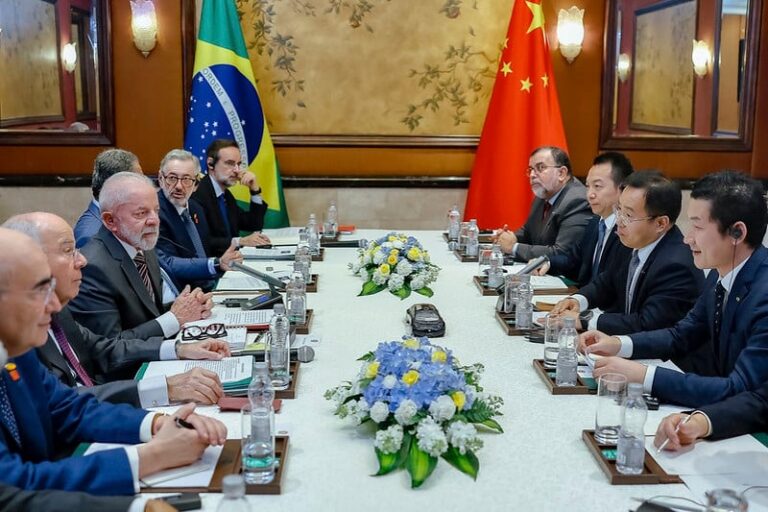 China destaca importância histórica da visita de Lula e reforça parceria estratégica com o Brasil