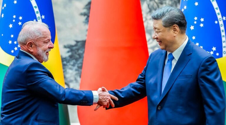 Lula reforça laços com a China e descarta temor de retaliação dos EUA