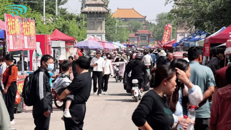 Feira do Templo Fangshan Atrai Visitantes e Revitaliza Consumo