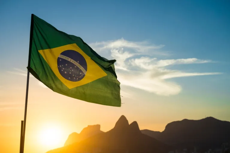 Brasil atinge menor nível de desigualdade de renda da história, aponta IBGE