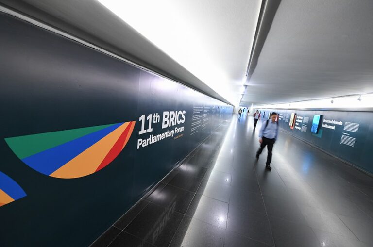Brasil sedia Fórum Parlamentar do BRICS com foco em cooperação multilateral e desenvolvimento sustentável