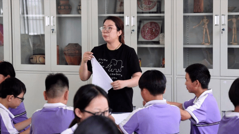 Vivência com a arte do tie-dye fortalece o orgulho pela cultura tradicional chinesa