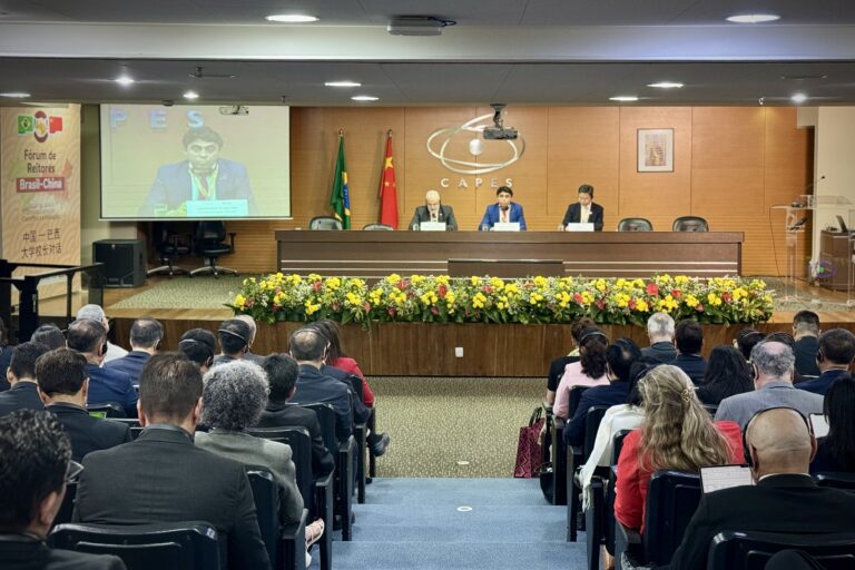 Brasil e China reforçam cooperação acadêmica e científica no Fórum de Reitores