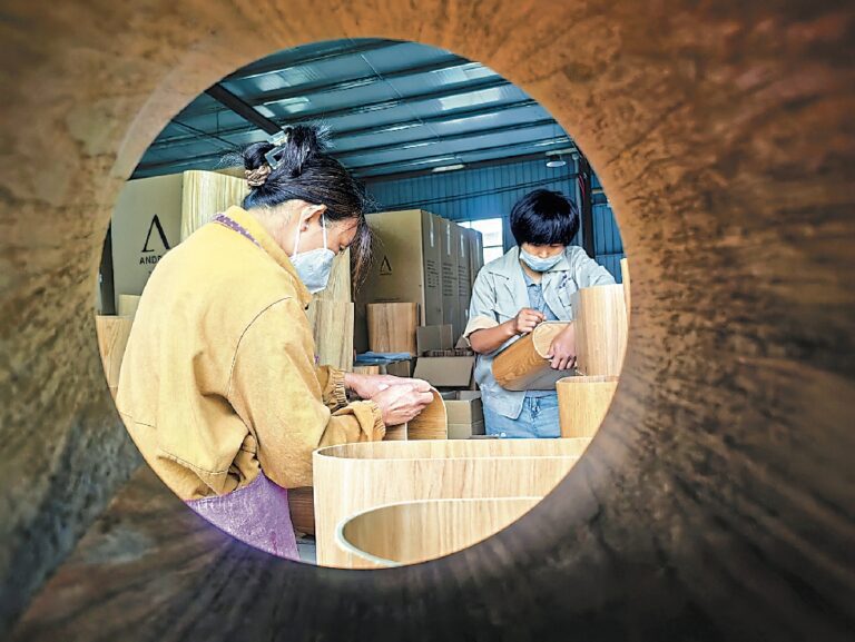 “Artesanatos em Madeira de Anxing” são Vendidos Online para os Quatro Cantos do Mundo
