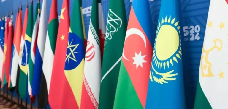 Nova ofensiva de Trump contra o BRICS reforça disputa global por influência econômica