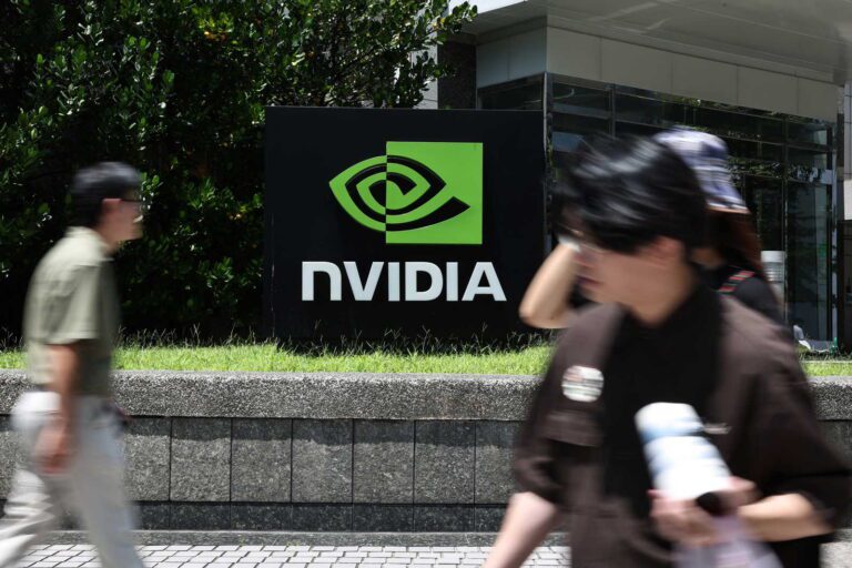 Nvidia retoma vendas de chips para inteligência artificial na China após acordo com governo dos EUA
