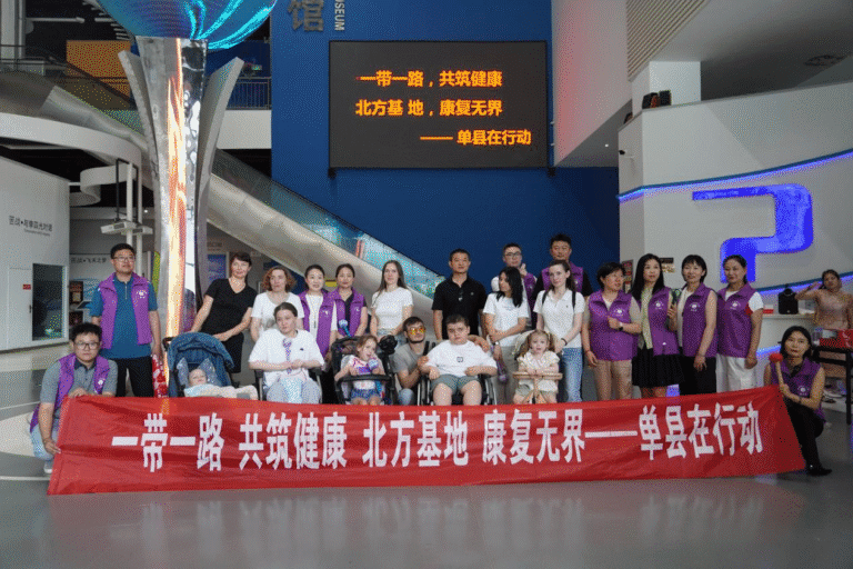 Estrangeiros em reabilitação vivenciam experiência imersiva no Museu de Ciência e Tecnologia de Shanxian, em Heze