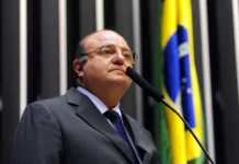 Trump anuncia taxação ao Brasil e ameaça o mundo