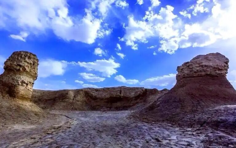 Mídia chinesa no exterior visita sítio da antiga cidade de Tongus Baxi, em Xinjiang