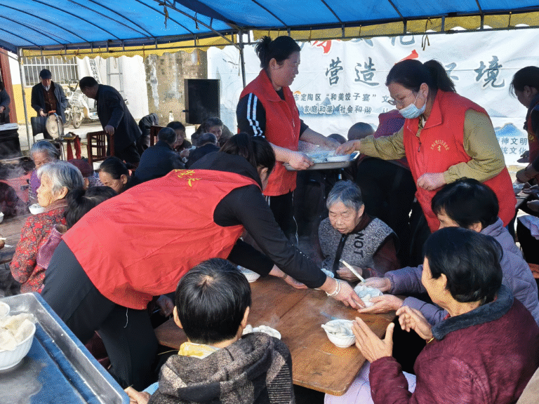 “Banquete da Harmonia e Afeto”: tradição e carinho em homenagem aos idosos em Huangdian