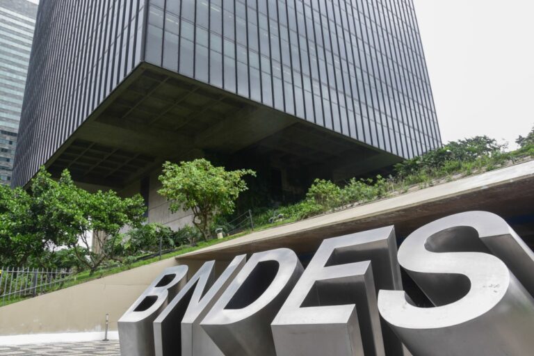 BNDES e banco chinês criam fundo bilionário para investimentos em mineração e infraestrutura