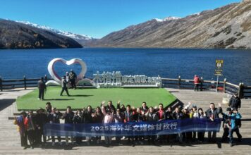 A força da “canção do amor”: Kangding revela novo caminho para o turismo cultural no planalto