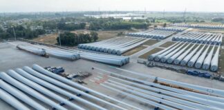 Pás gigantes de turbinas eólicas são produzidas em Hainan