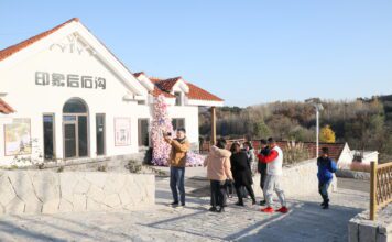 Mídia internacional visita vilas históricas de Qingdao e vê força da revitalização rural