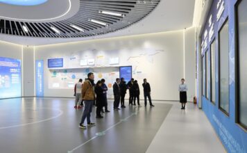 Mídia internacional visita zona de cooperação da OCS em Qingdao em busca de novos caminhos para o comércio regional