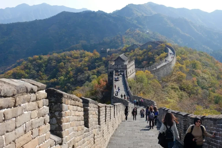 Isenção de visto até 2026 impulsiona viagem de brasileiros à China