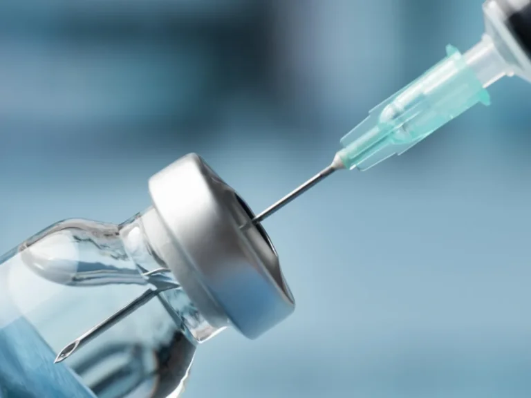 Brasil e China ampliam diálogo sobre produção de medicamentos e vacinas com foco em inovação e soberania tecnológica