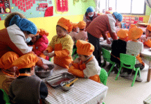 Degustação de bolos sazonais e apreciação de flores de gelo decorativas