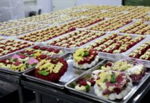 O Perfume dos Huabobo Enche o Ar com o Espírito de Ano Novo; Oficinas Correm para Cozinhar no Vapor um ‘Ano Novo Feliz’