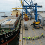 Navio atracado em porto de Imbituba SC