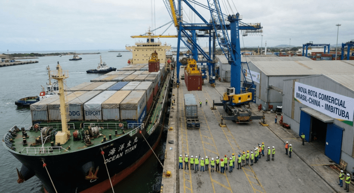 Porto-de-Imbituba-SC Navio atracado em porto de Imbituba SC