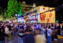 O encanto da Rua Wuyi: quanto mais tarde, mais saborosa