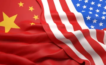 China defende diálogo com EUA, mas critica investigações unilaterais e eleva tensão comercial China e EUA mantém diálogos comerciais