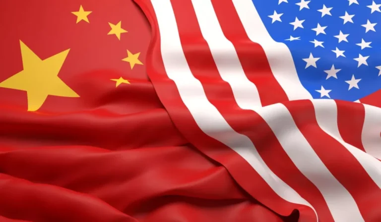 China defende diálogo com EUA, mas critica investigações unilaterais e eleva tensão comercial
