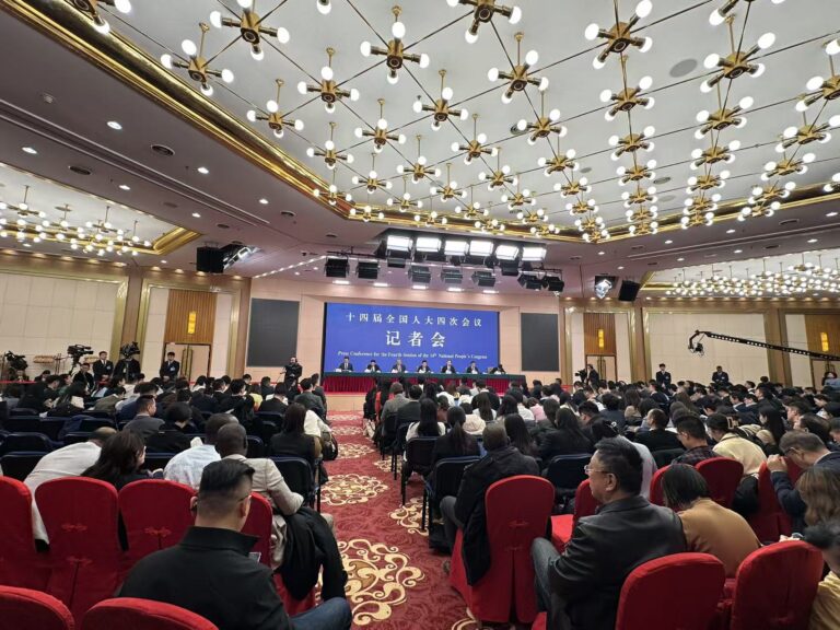 Coletiva econômica das “Duas Sessões” da China: novas estratégias econômicas para 2026 e impactos globais