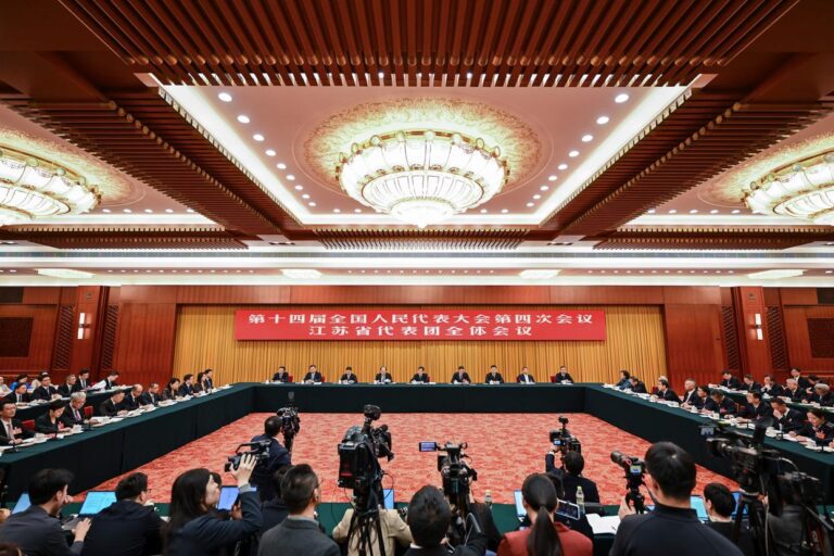 Dia Aberto da Delegação de Jiangsu nas “Duas Sessões” da China: inovação tecnológica e a liga “Suchao” atraem grande atenção