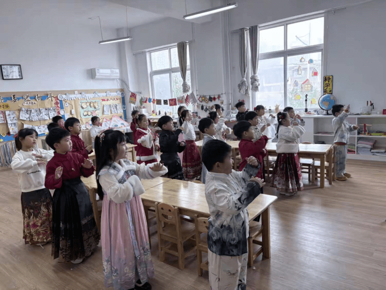 Vivenciando o Equinócio de Primavera com diversão, tradição do hanfu em destaque