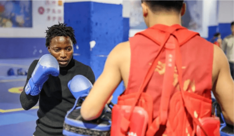 Visitantes Moçambicanos Conhecem a Escola de Artes Marciais Caozhou de Heze: A Amizade Através da Arte Marcial