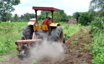 Brasil e China confirmam fábrica de tratores voltada à agricultura familiar no Rio de Janeiro Fábrica de tratores chinesa será instalada em Maricá / RJ