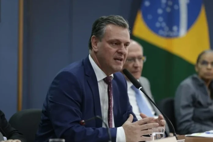 Soja suspensa para China incita crítica de Ministro Carlos Fávaro