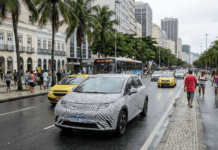 BYD testa Dolphin híbrido plug-in e sinaliza nova estratégia para o mercado brasileiro Dolphin Mini plug-in flagrado em testes