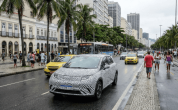 BYD testa Dolphin híbrido plug-in e sinaliza nova estratégia para o mercado brasileiro Dolphin Mini plug-in flagrado em testes