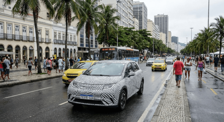 Dolphin Mini plug-in flagrado em testes