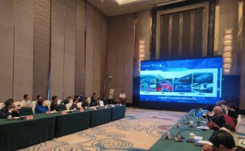 As marés do rio Jingjiang recebem visitantes do mundo inteiro; os sabores de Chu espalham fragrâncias e criam laços globais