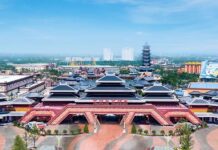 Mídia chinesa no exterior visita o Fantawild de Jingzhou: tecnologia como pincel, cultura como tinta, recriando o encanto da cultura Chu